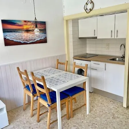 Precioso Apartamento Con 2 Piscinas, Playa Fenals Apartment